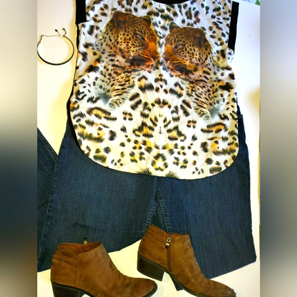 SILKY Cheetah Face Sleeveless Blouse